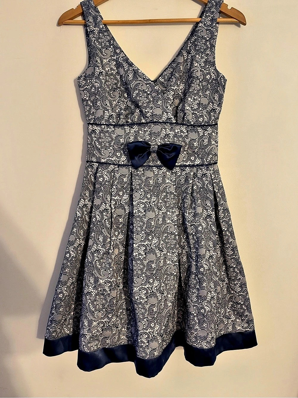 Rosh Fashion Floral Mini Dress in Blue & White Size Small